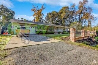 Building Photo - 6612 Stanley Ave