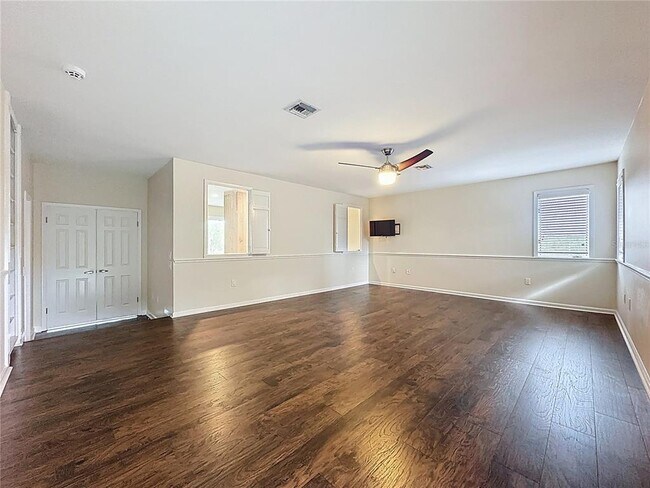 Building Photo - 6846 Lake View Dr