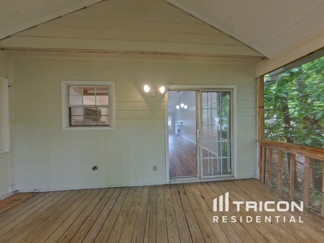 Building Photo - 350 Jamaica Cove SW