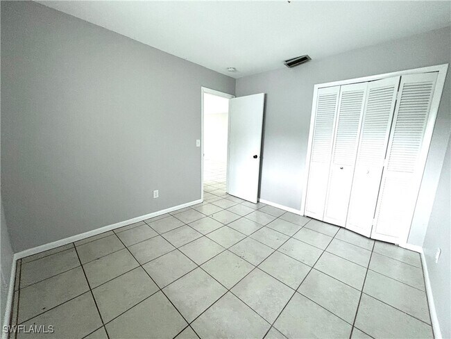 Building Photo - 1107 SE 46th Ln
