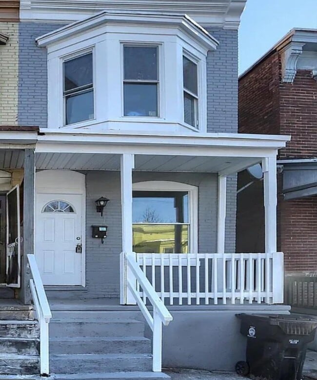 Primary Photo - 455 Crescent St