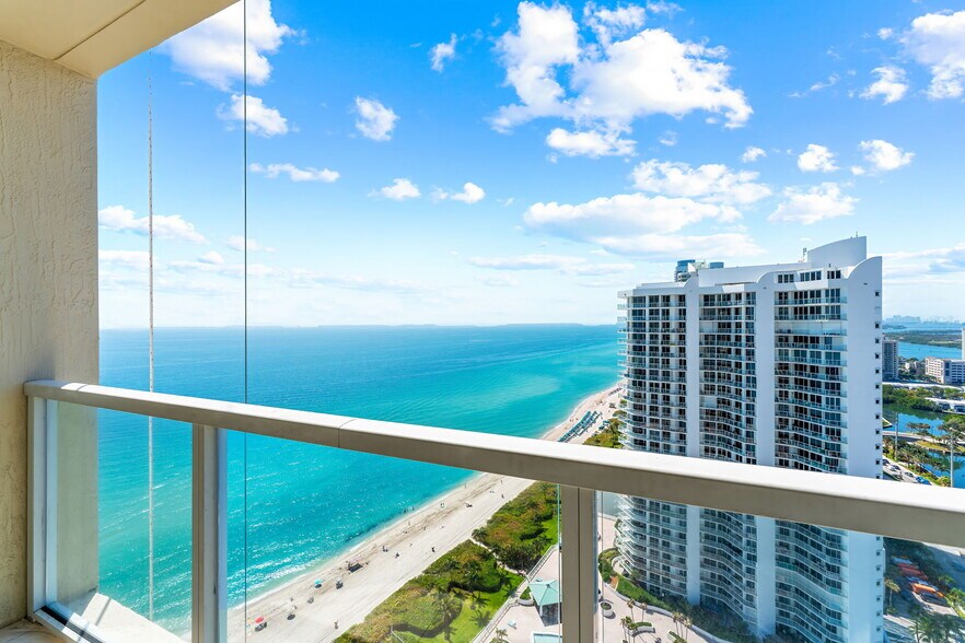 Building Photo - 16699 Collins Ave