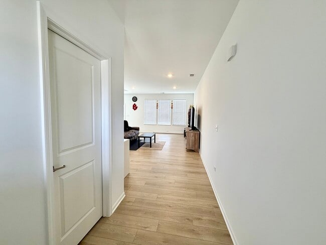 Building Photo - 331 Red Oak Cir