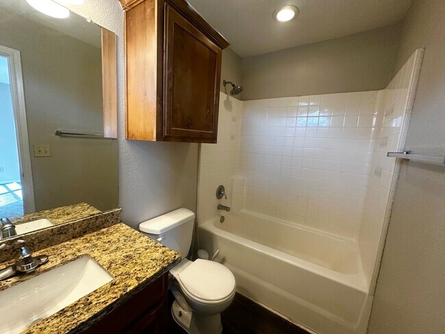 Building Photo - 2527 Pascal Ct