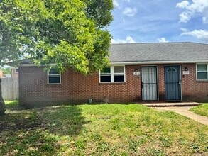 Building Photo - 2016 Pond Ln