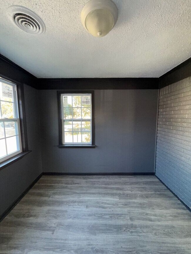 Building Photo - 1064 Brower St