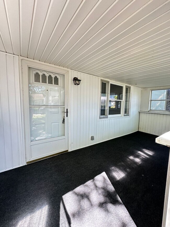 Building Photo - 2101 S Pershing Dr
