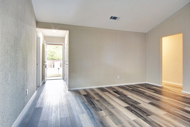 Building Photo - 2402 Ozark Dr