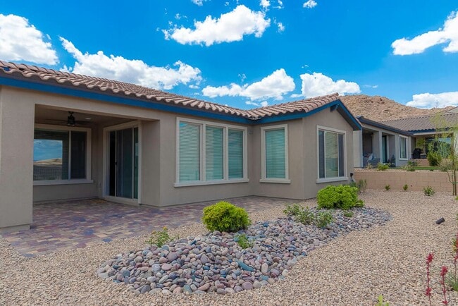 Building Photo - SINGLE STORY HOME IN GATED DEL WEBB AT LAK...