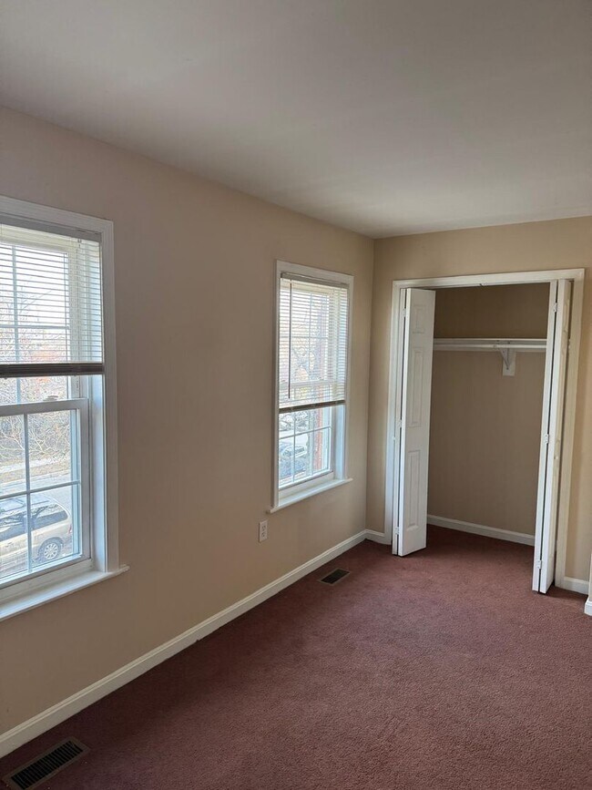 Building Photo - 4104 Fairhaven Ave
