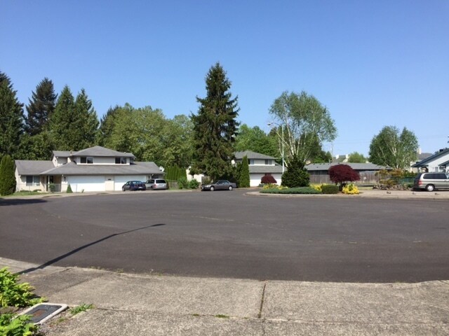 Building Photo - 724 SE 135th Ct