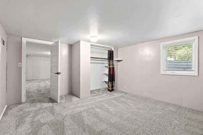 Building Photo - 2112 E 10th Ave