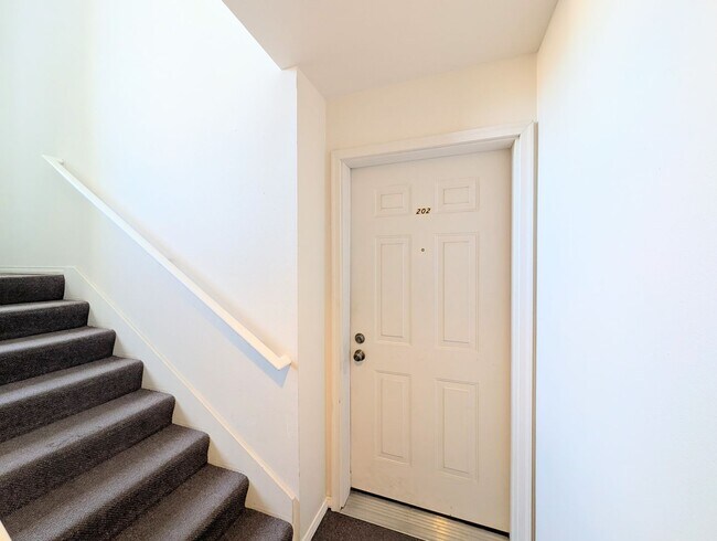 Building Photo - 2Bd/2Ba Seattle Condo