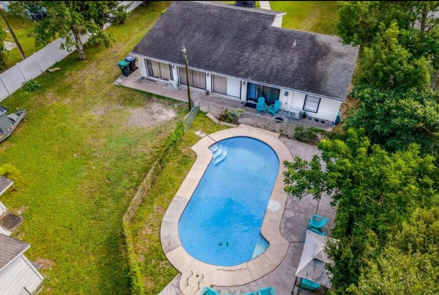Building Photo - 2129 Carlton Dr