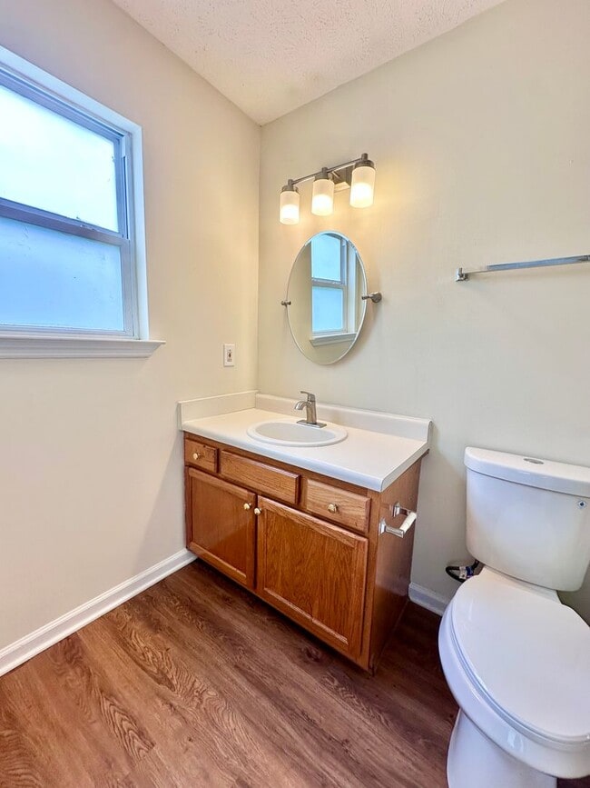 Building Photo - Wonderful 3 Bedroom 2 Bath Home Now Available!