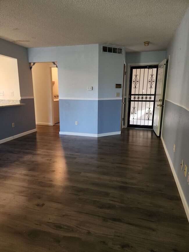 Building Photo - Amazing first floor unit in Arvada!