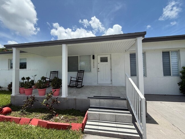 Building Photo - 3440 SW 75th Ct