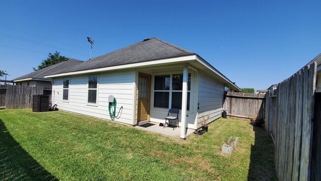 Building Photo - 12027 Grace Hall Dr