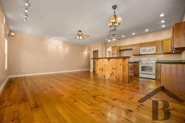 Building Photo - 1522 S Tuscany Ct