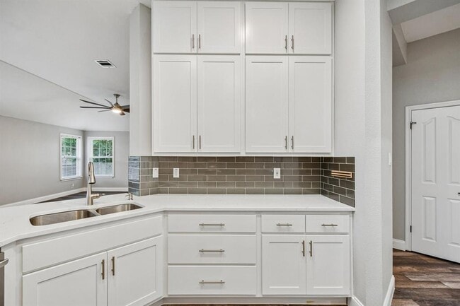 Building Photo - 16800 Bailey Jean Dr