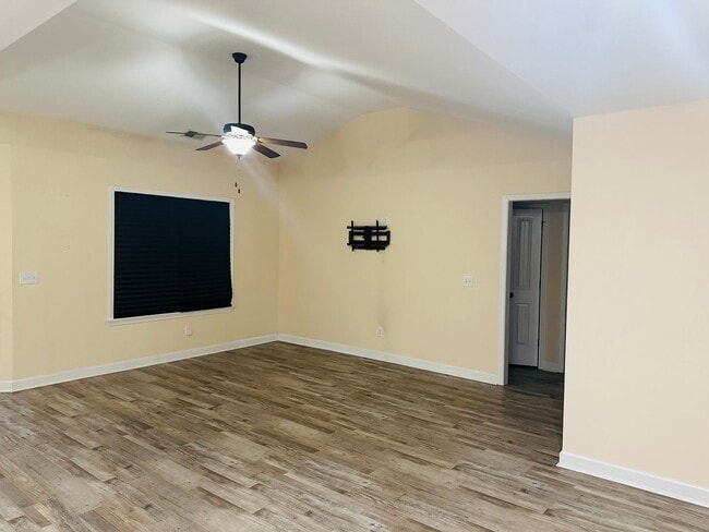 Building Photo - Spacious 4BR Home on 1.98 Acres with Modern Finishes in Tupelo Hills