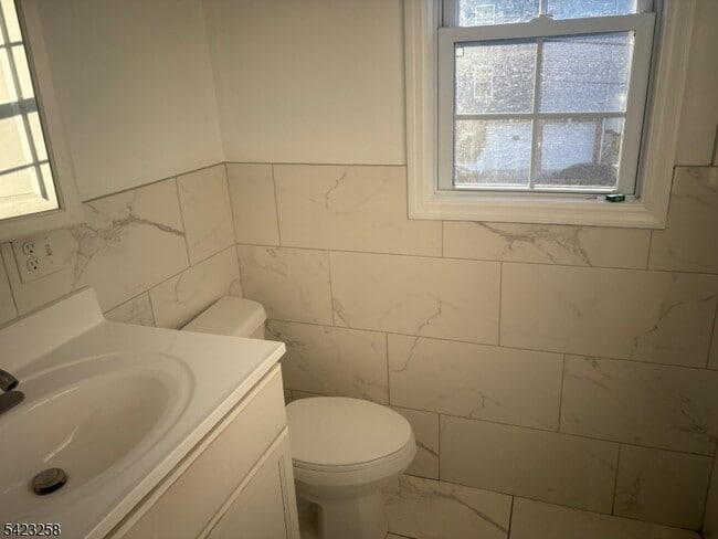 Building Photo - 1019 E Grand St