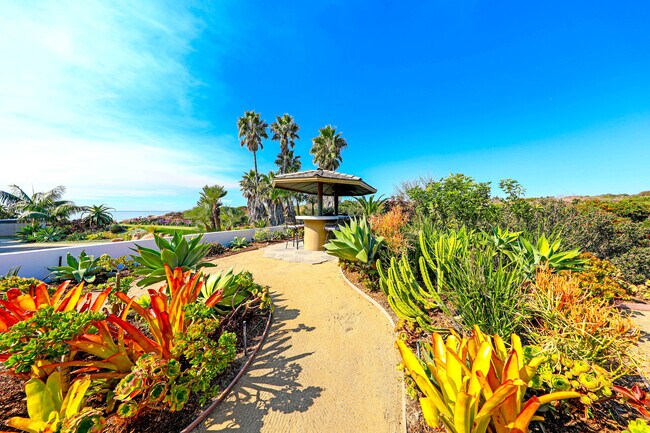 Building Photo - 3811 Vista Blanca