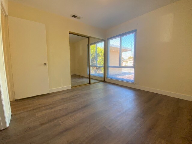 Building Photo - 3404 San Marino Ave
