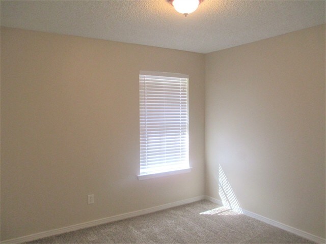 Building Photo - 3156 Peppertree Dr