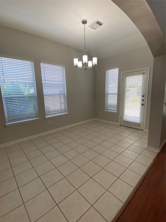 Building Photo - 2111 Emerald Cove Dr