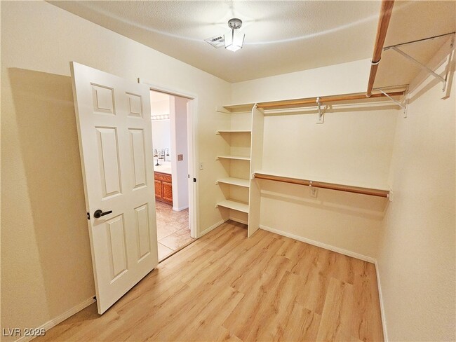 Building Photo - 3120 E Easy St