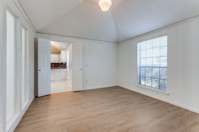 Building Photo - 4444 Hartford Dr