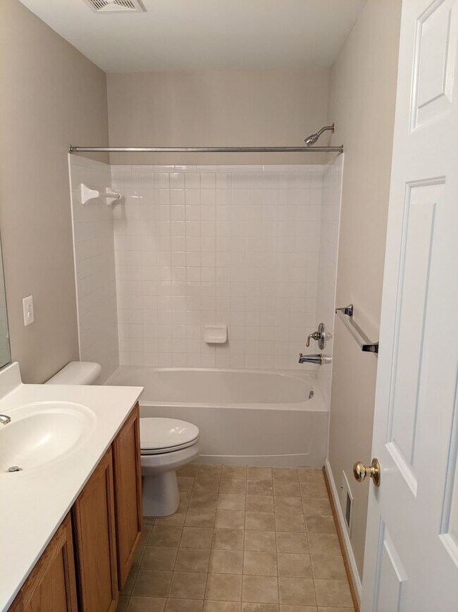 Building Photo - Updated condo in Ballenger Creek available in June!