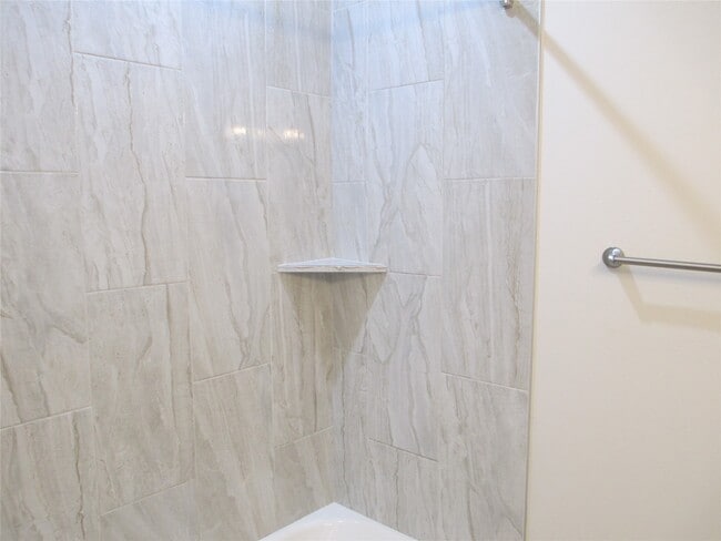 Building Photo - 1209 Elm St