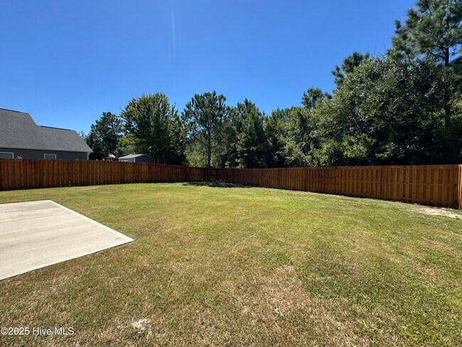 Building Photo - 425 Pebble Shore Dr