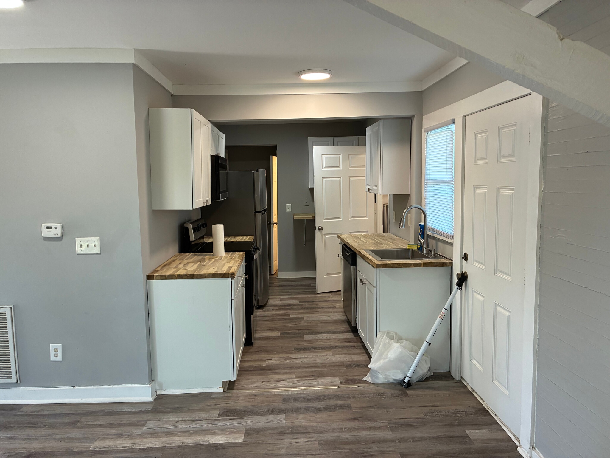 Building Photo - Room in Duplex on W Strickland St