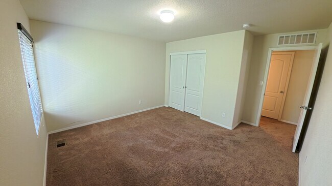 Building Photo - 1651 Domino Dr SE