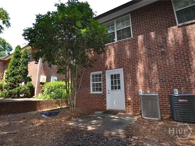 Building Photo - 460 S Barnett Shoals Rd