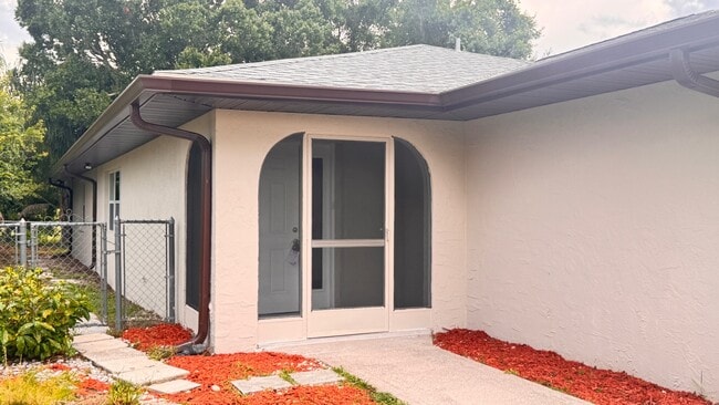 Building Photo - 3252 Golfview Rd