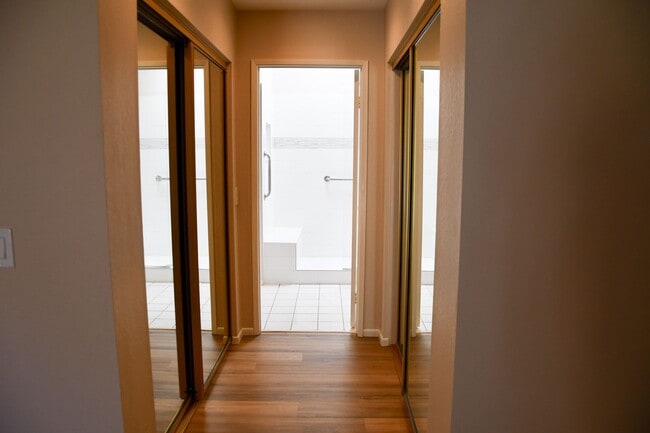 Building Photo - Newly remodeled and updated