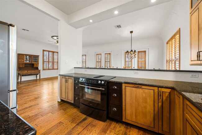 Building Photo - 322 Lake Placid Dr