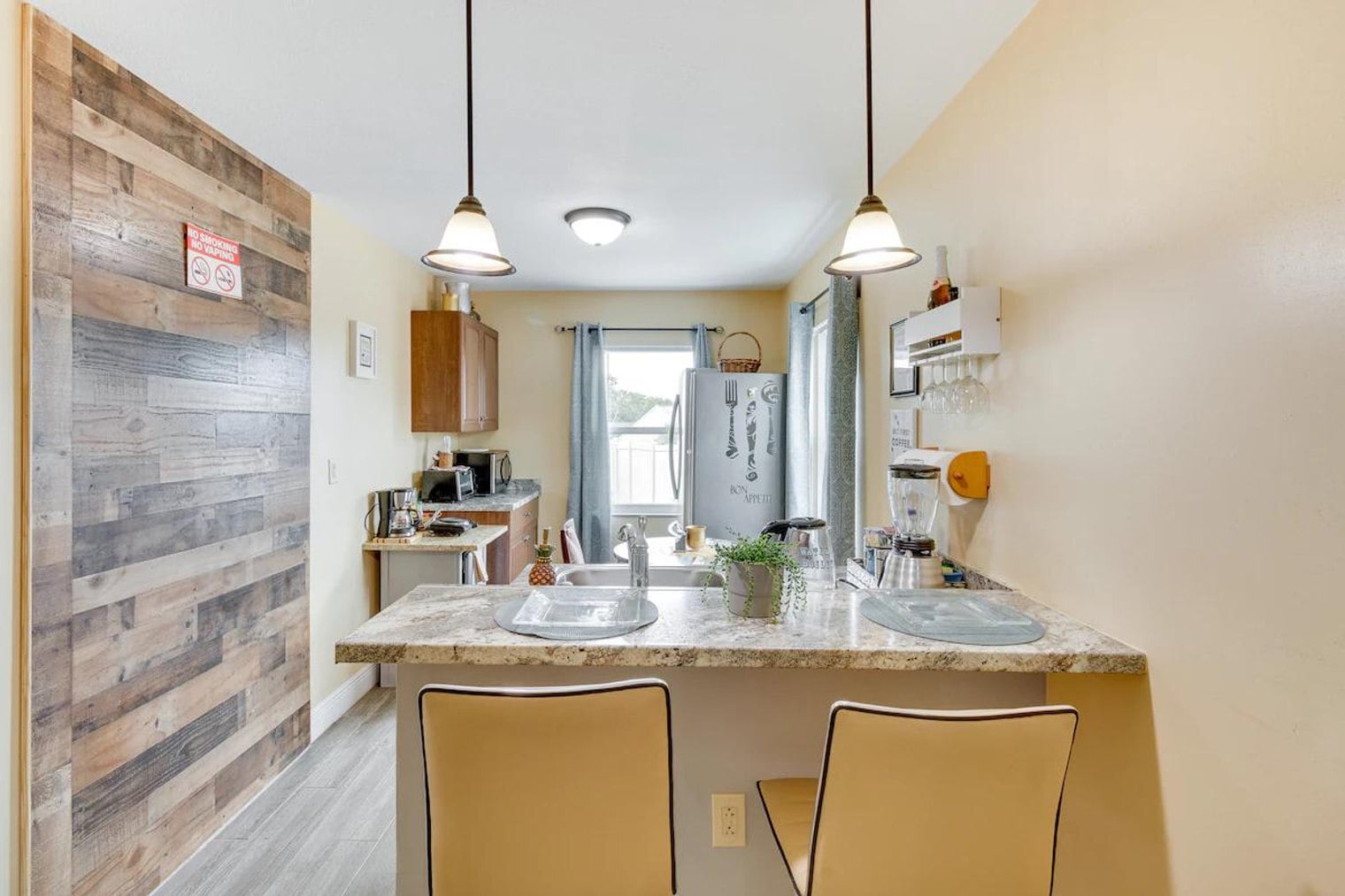 Building Photo - 7232 Lazy Hill Dr