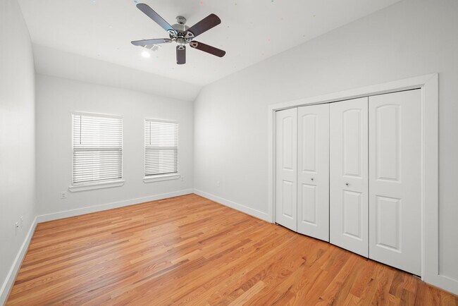 Building Photo - 206 Burr St