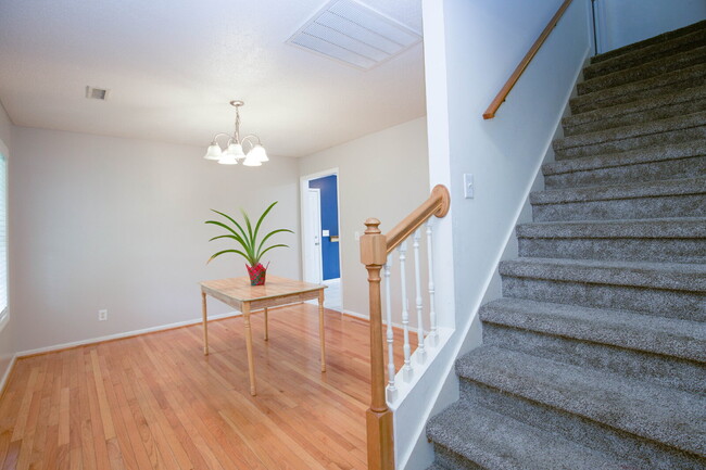 Building Photo - Charming 3 Bedroom, 2,5 Bath home with hug...