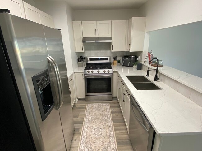 Building Photo - 2200 Parkside Dr