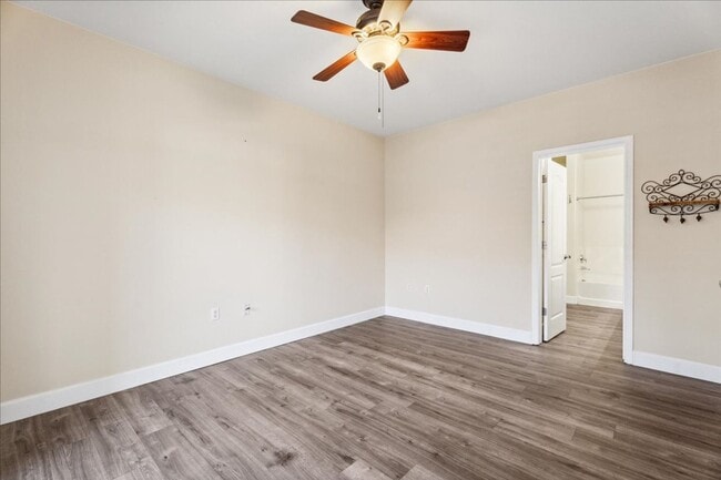 Building Photo - 5350 Dunlay Dr