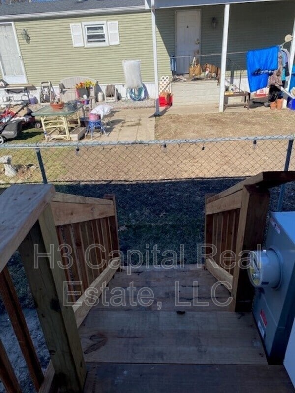 Building Photo - 524 Chickadee St