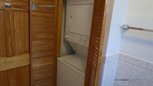 Building Photo - 1 bedroom in CHICAGO IL 60622