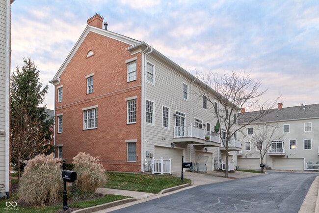 Building Photo - 2068 Broughton St