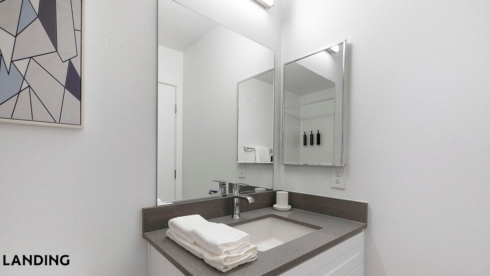 Building Photo - 2705 N Rancho Dr